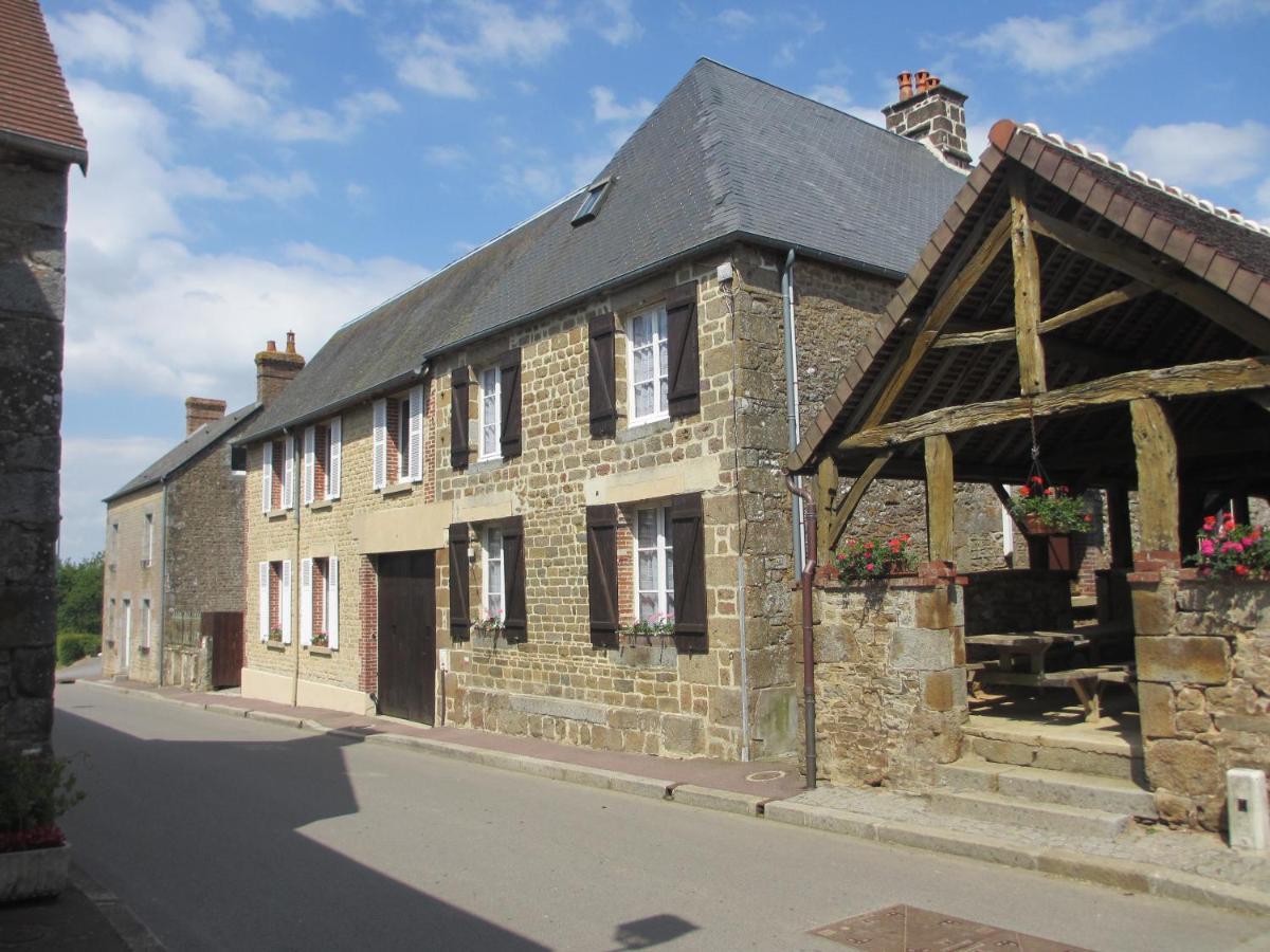 Bed and Breakfast Le Figuier à La Foret-Auvray Extérieur photo