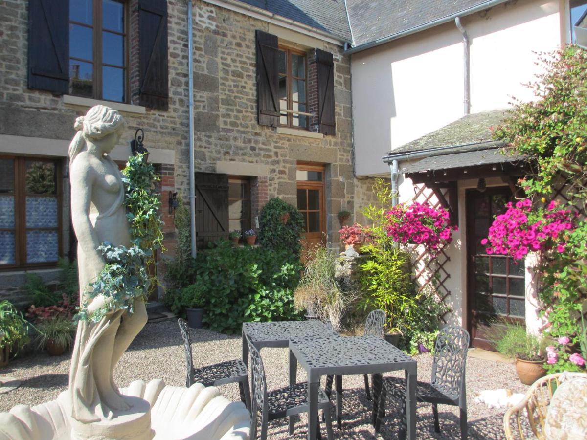 Bed and Breakfast Le Figuier à La Foret-Auvray Extérieur photo