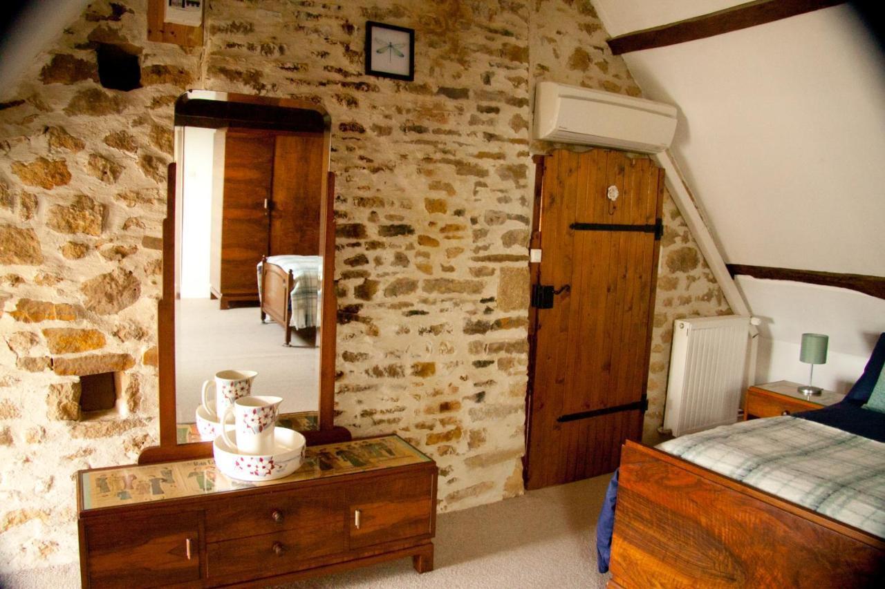 Bed and Breakfast Le Figuier à La Foret-Auvray Extérieur photo